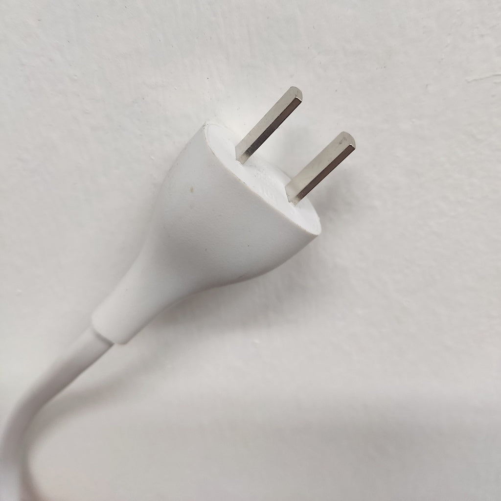 Universal 3 Pin Adapter with Protective Fuse